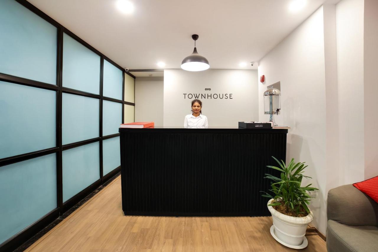 Hôtel Oyo Townhouse 019 Anand Vihar à New Delhi Extérieur photo