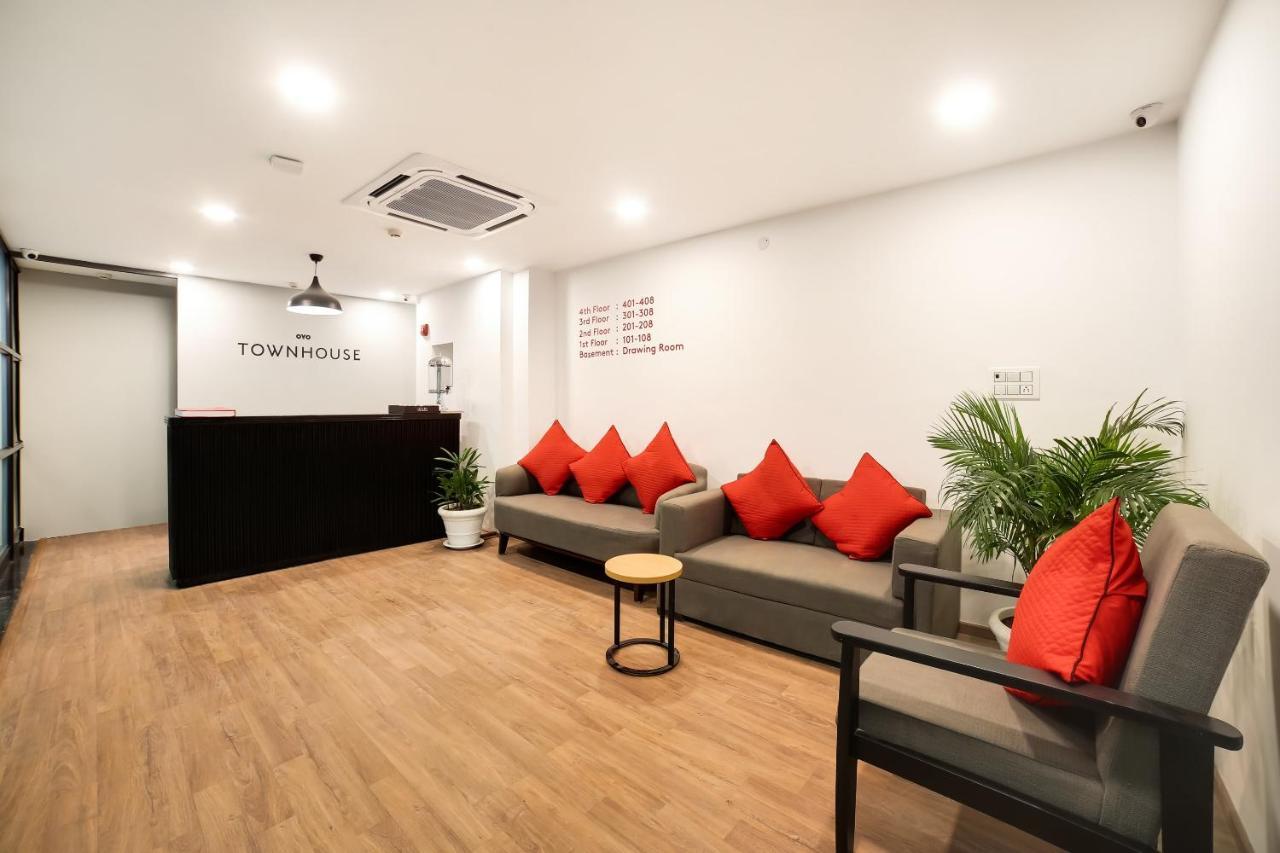 Hôtel Oyo Townhouse 019 Anand Vihar à New Delhi Extérieur photo
